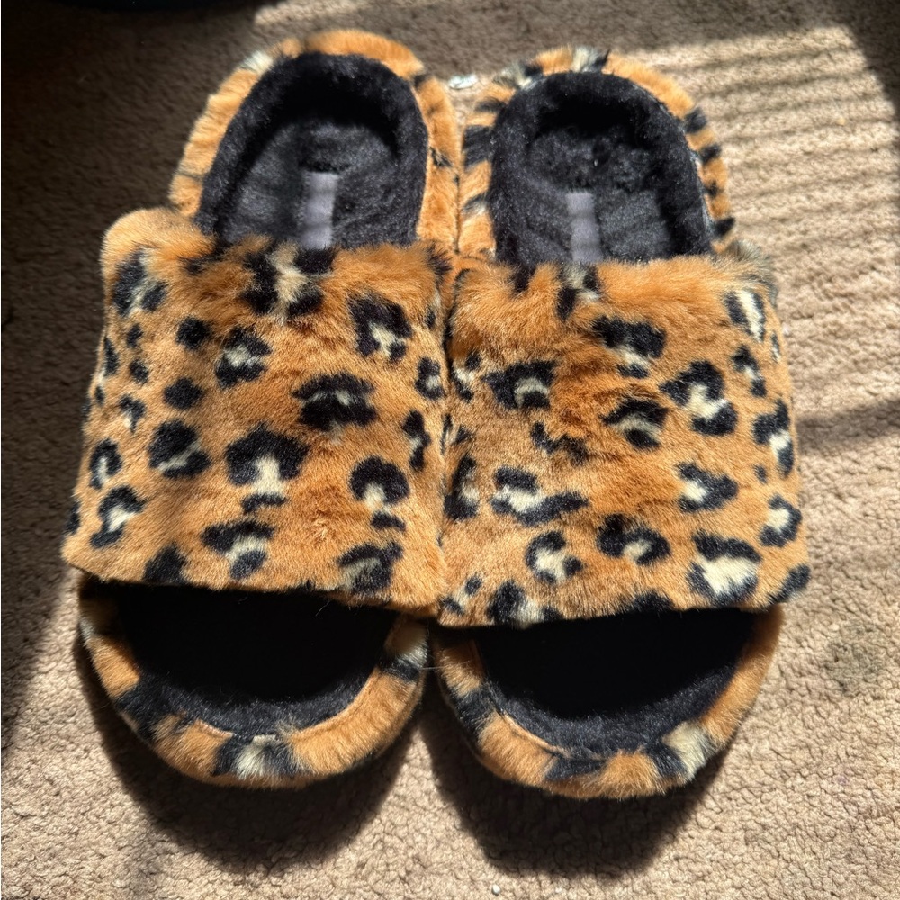 Leopard Print Fuzzy Slippers